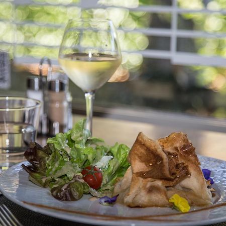 Logis Hotel Restaurant Des Acacias Lille Neuville En Ferrain Экстерьер фото