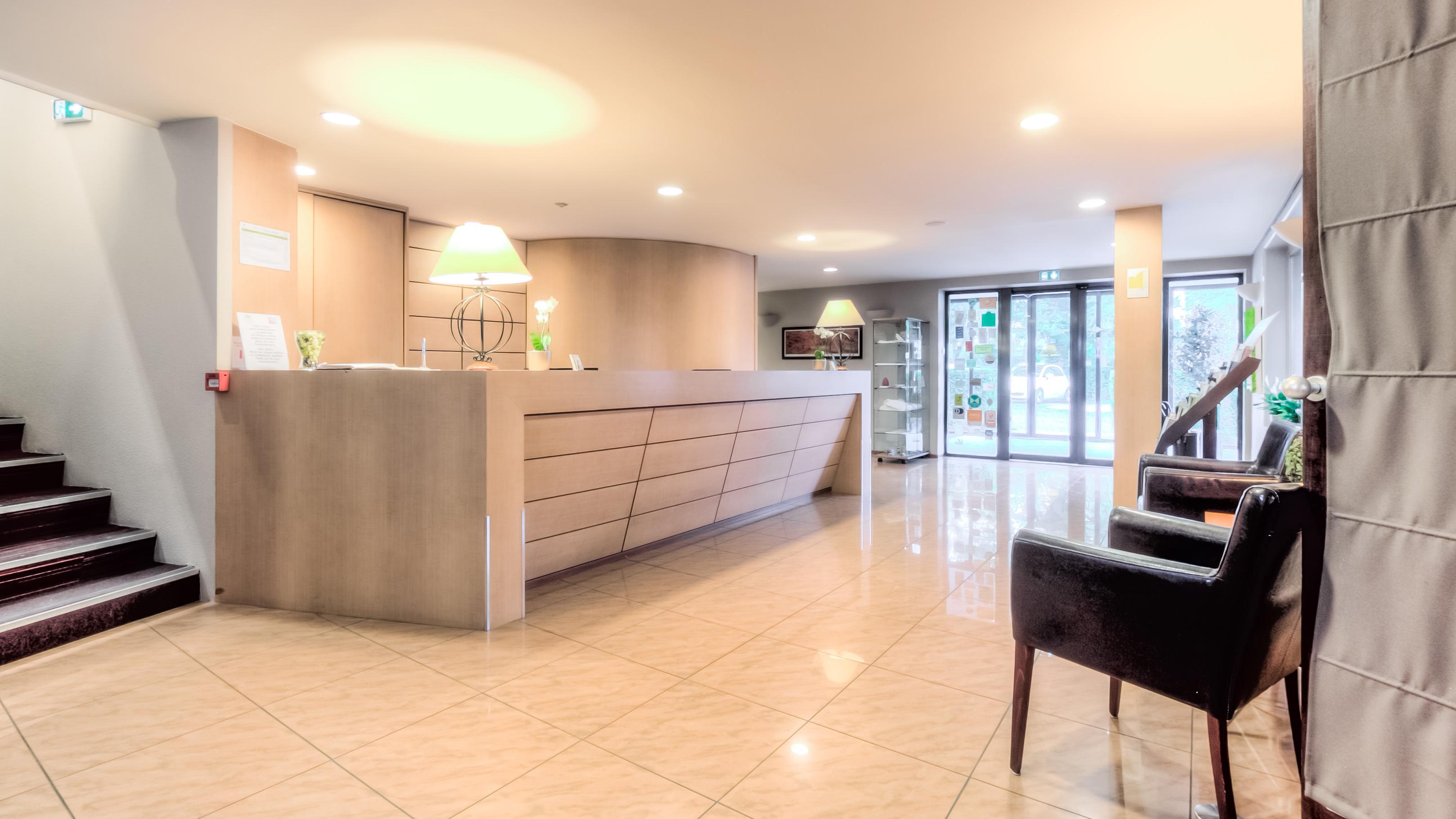 Logis Hotel Restaurant Des Acacias Lille Neuville En Ferrain Экстерьер фото