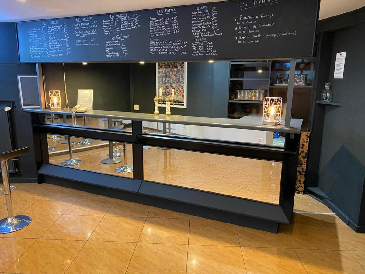 Logis Hotel Restaurant Des Acacias Lille Neuville En Ferrain Экстерьер фото