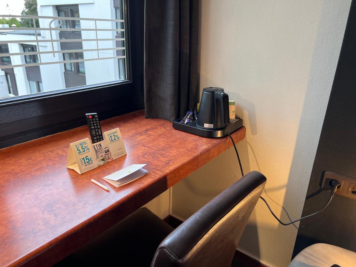 Logis Hotel Restaurant Des Acacias Lille Neuville En Ferrain Экстерьер фото