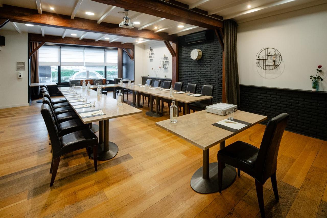 Logis Hotel Restaurant Des Acacias Lille Neuville En Ferrain Экстерьер фото
