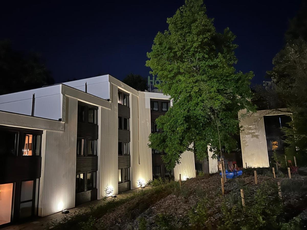 Logis Hotel Restaurant Des Acacias Lille Neuville En Ferrain Экстерьер фото