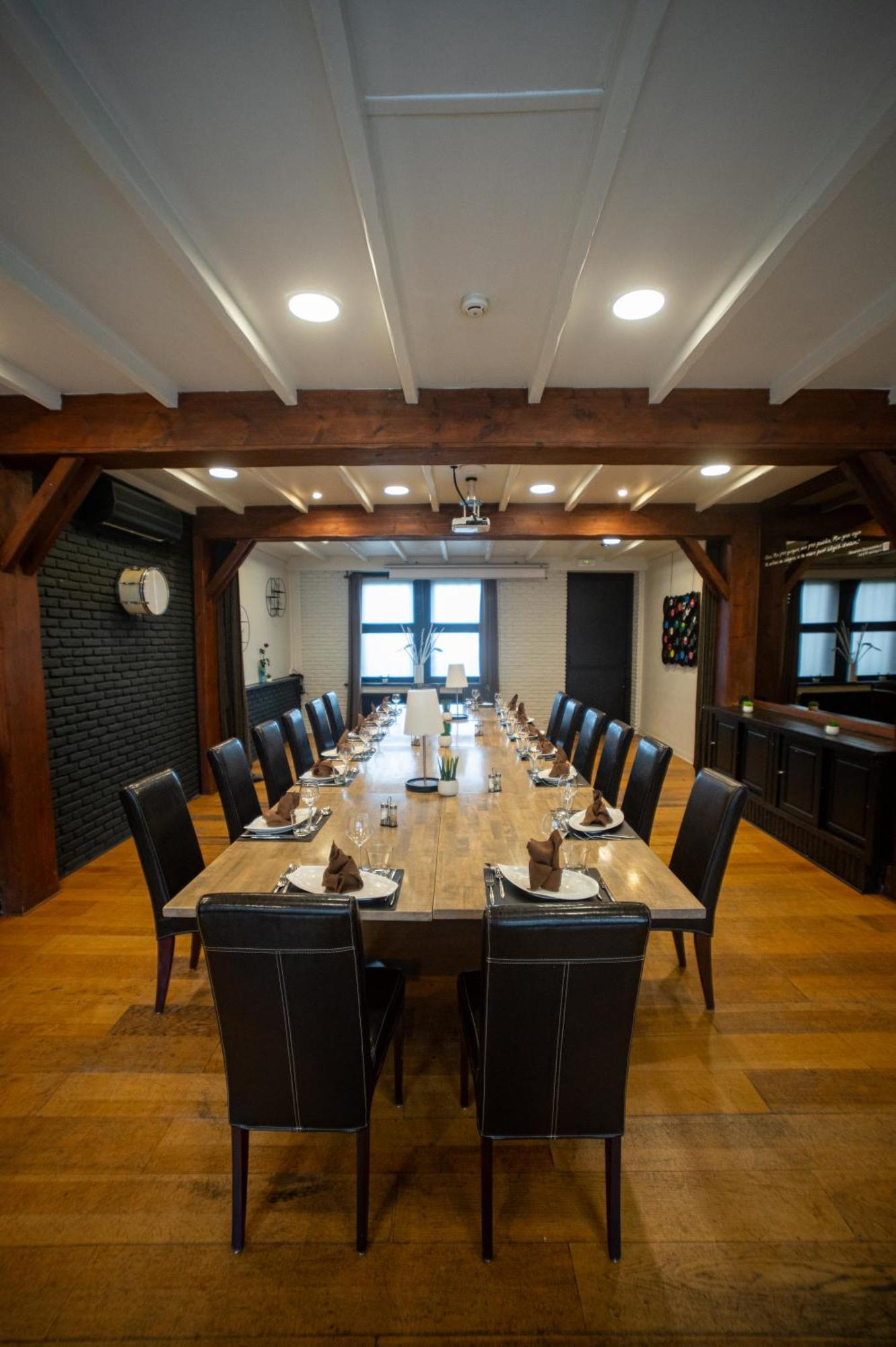 Logis Hotel Restaurant Des Acacias Lille Neuville En Ferrain Экстерьер фото